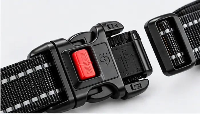 strong buckle to secure the harness