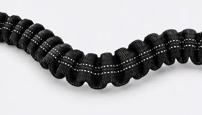 black bungee leash, its central part of bungee leash, comes with shock absorbing feature, also reflects at night